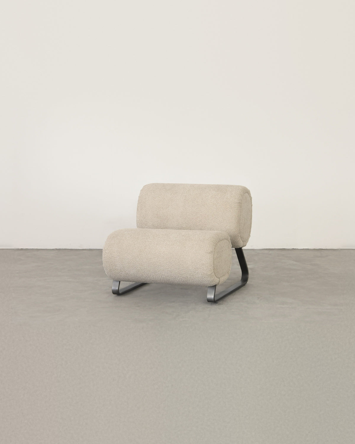 Ciel Chair, Mochaccino Bouclé, 30° angle